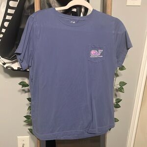Cute, simple vineyard vines women’s tee. Size L. Color blue